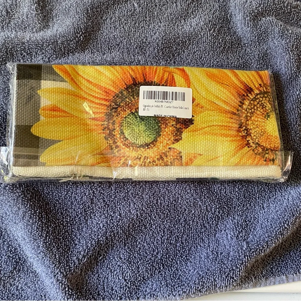NWT Buffalo Plaid Sunflower Throw Pillow Cover, 12 x 20 Inch